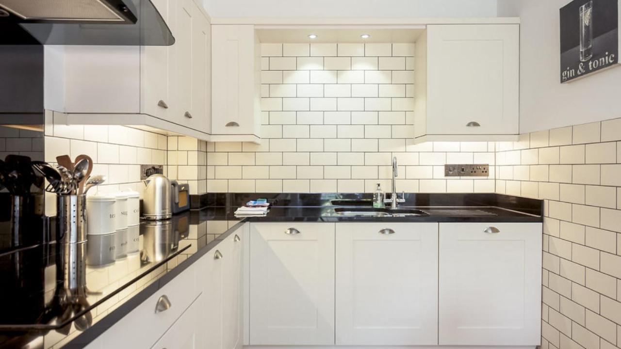 Vila Twin Palms Poole Exteriér fotografie